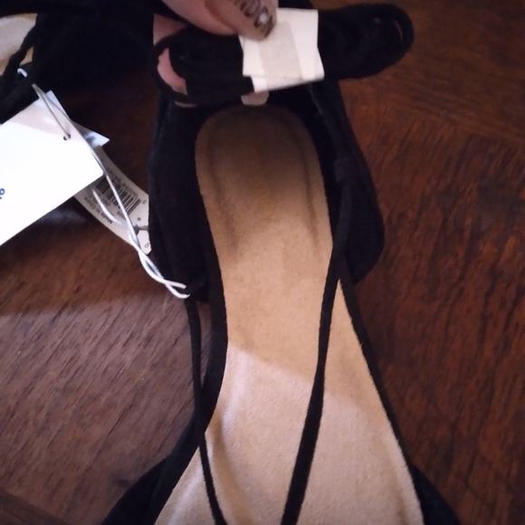 Tie up Flats - Picture 3 of 5